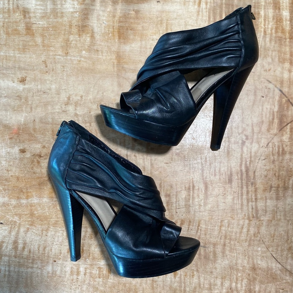 Aldo size 39 black platform heels with zipper backs